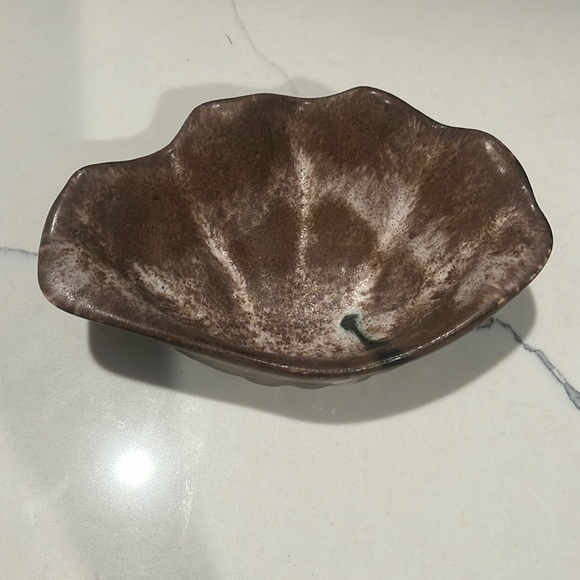 McCarty pottery nutmeg clam shell. - Picture 1 of 5